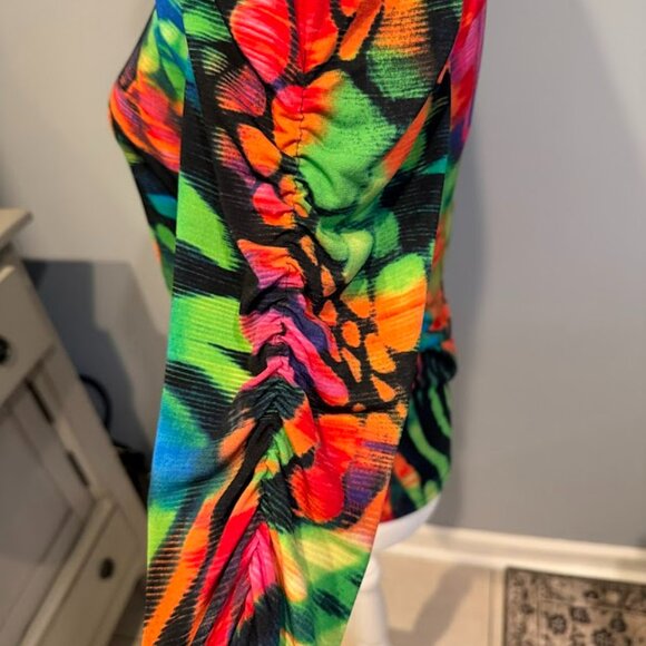 Compliments Multicolor Abstract Ruched Sleeve Top - Picture 3 of 3
